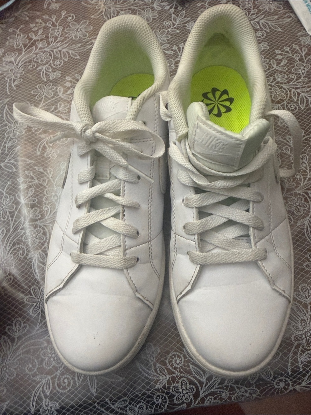 :
Nike Court Royale 2 Next Nature Triple White Men’s Size 7 DH3160-100 Sneakers